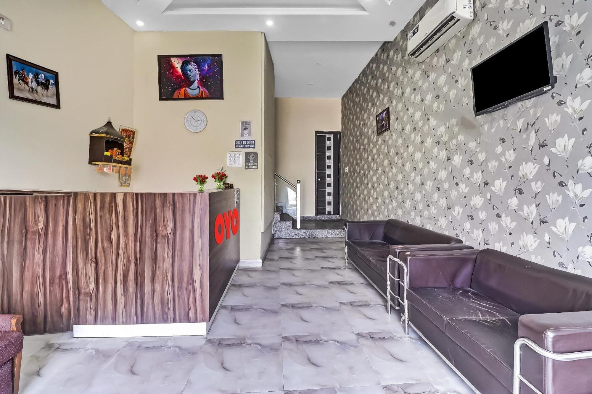 Hotel O Prince Home Stay Near Ambience Mall Nova Deli Exterior foto