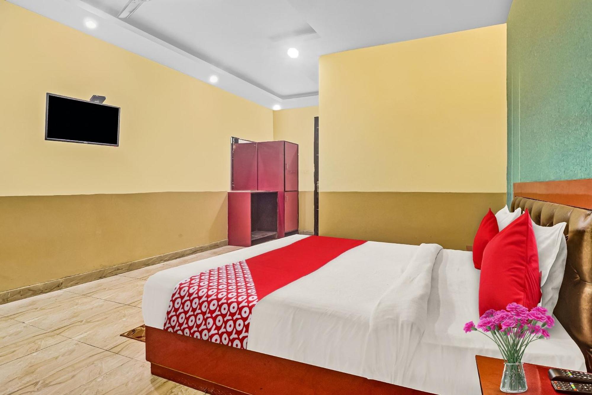 Hotel O Prince Home Stay Near Ambience Mall Nova Deli Exterior foto