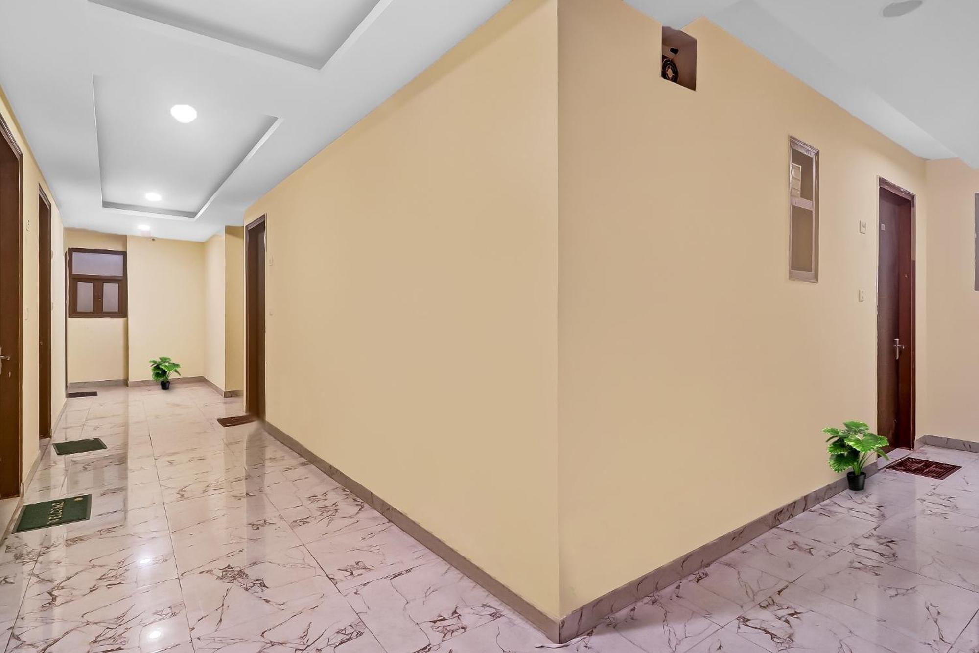 Hotel O Prince Home Stay Near Ambience Mall Nova Deli Exterior foto