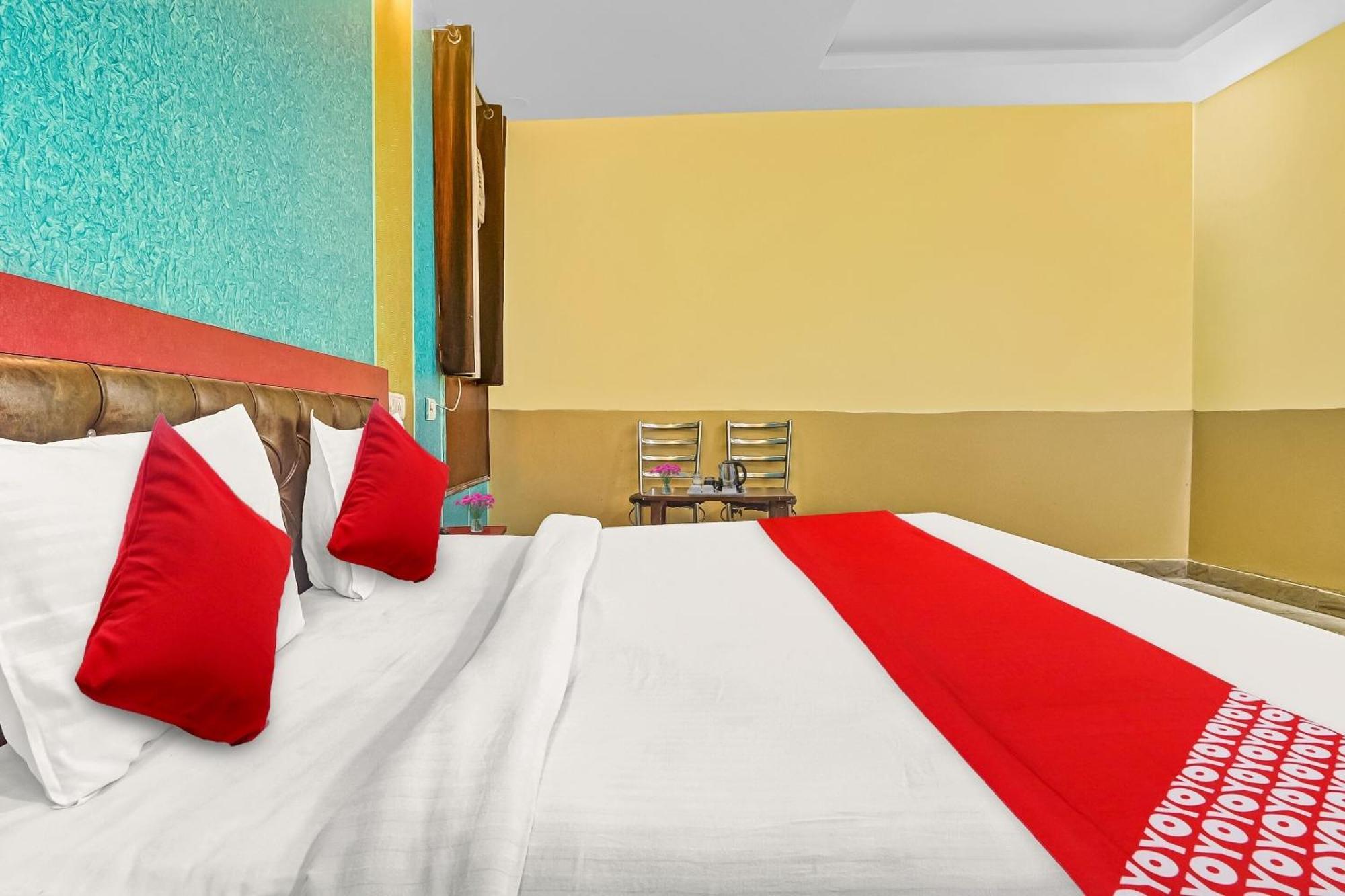 Hotel O Prince Home Stay Near Ambience Mall Nova Deli Exterior foto