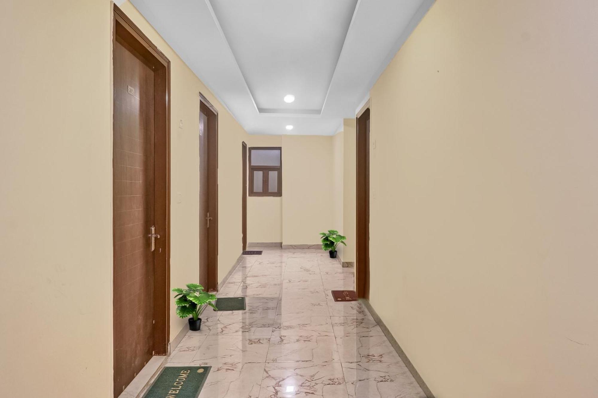 Hotel O Prince Home Stay Near Ambience Mall Nova Deli Exterior foto