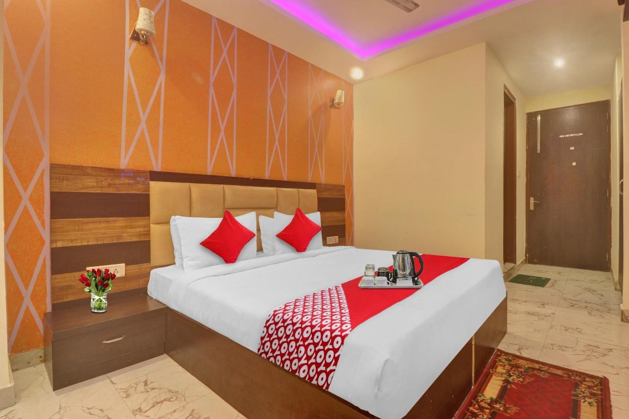 Hotel O Prince Home Stay Near Ambience Mall Nova Deli Exterior foto
